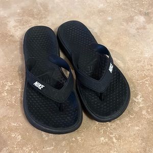 EUC Nike sandals size 6 black